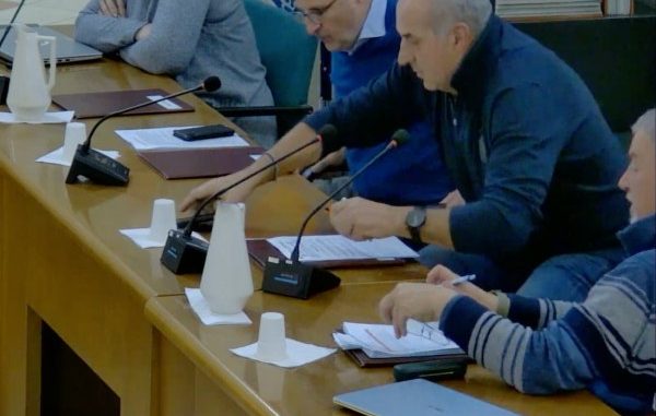 laveno respinta sfiducia sindaco
