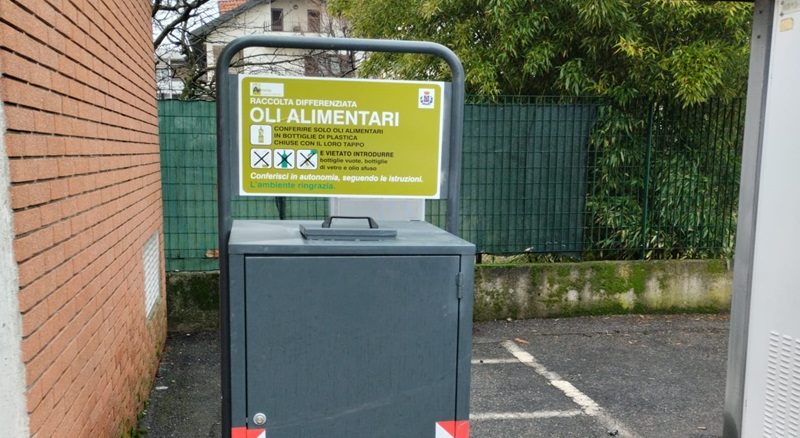 olio esausto contenitore raccolta rifiuti