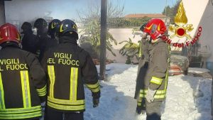 villacortese incendio box vigilidelfuoco