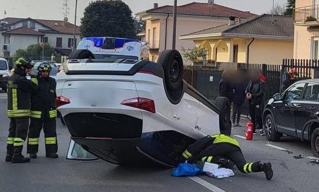 Jerago incidente tesla ribaltata