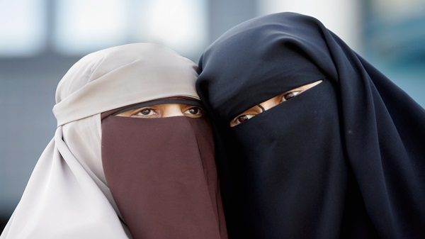 consiglio regionale burqa