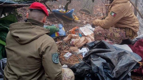 comerio smantellato bivacco bosco