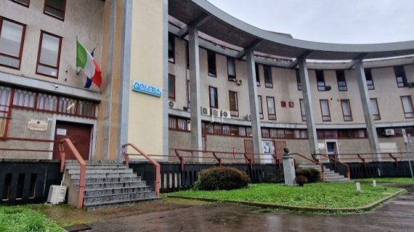 gallarate aggredisce poliziotti arrestato