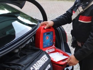 busto malore carabinieri defibrillatore