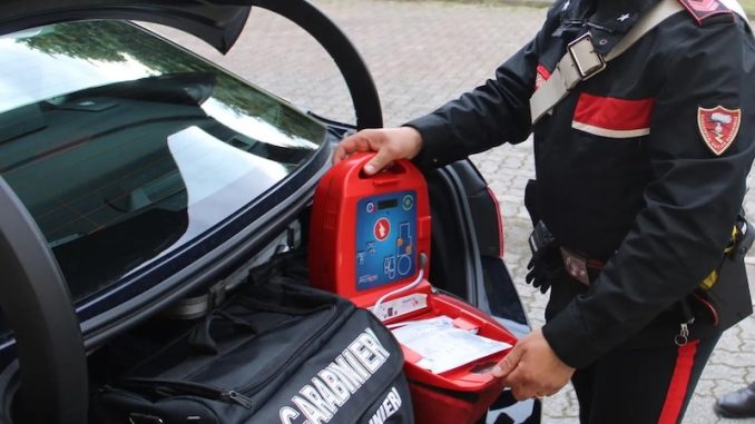 busto malore carabinieri defibrillatore