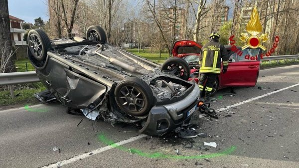 abbiategrasso incidente feriti vigilidelfuoco