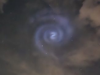 Spirale luce blu cielo
