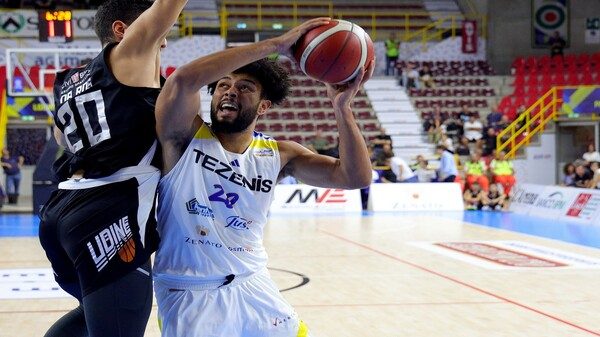 Openjobmetis Varese Ethan Esposito