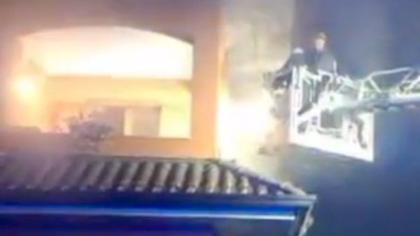 Varese incendio donna salvata