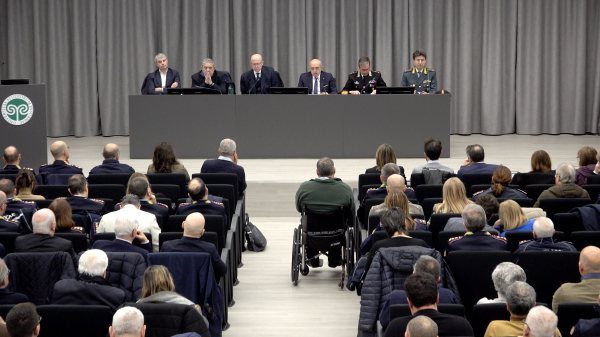aumentano furti truffe esercito