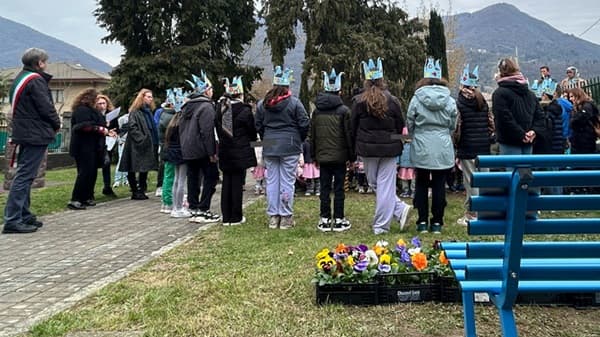 cuvio panchina azzurra infanzia 02
