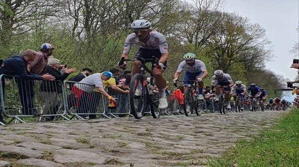 ciclismo pogacar parigi roubaix