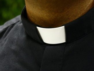 sacerdote abusi procura