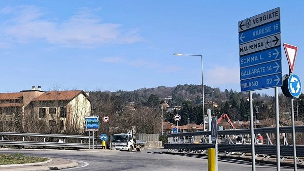 vergiate sbarra anti-camion telecamere