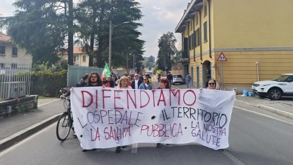 Gallarate ospedale unico corteo