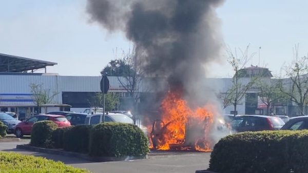 Olgiate olona macchina fuoco Esselunga