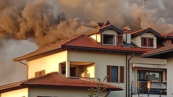 Cardano al campo incendio palazzina