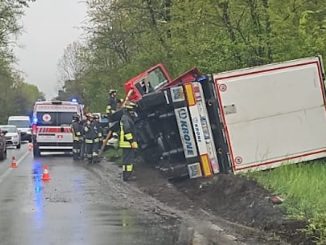 somma-malpensa-camion-ribaltato