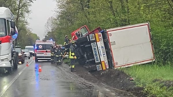 somma-malpensa-camion-ribaltato