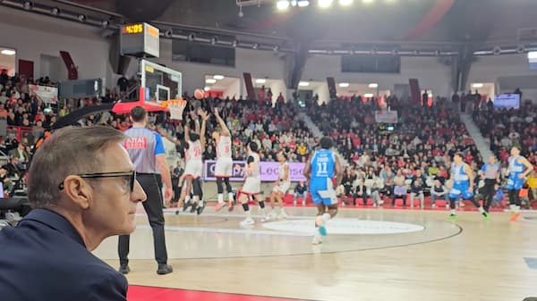 Basket varese Sassari panchina