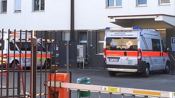 angera parto emergenza ospedale