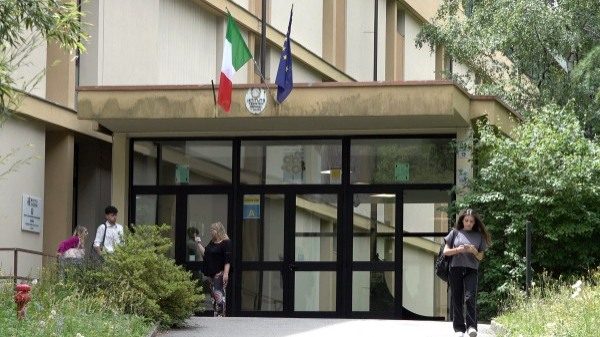 daverio manifestazione contro studenti