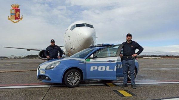 rubano bagagli malpensa arrestati