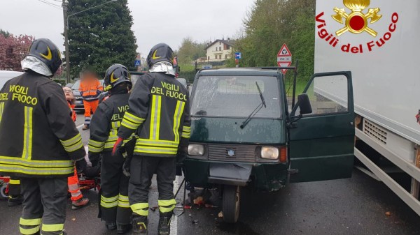 scontro auto apecar ternate