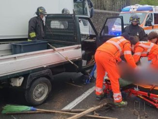 scontro auto apecar ternate
