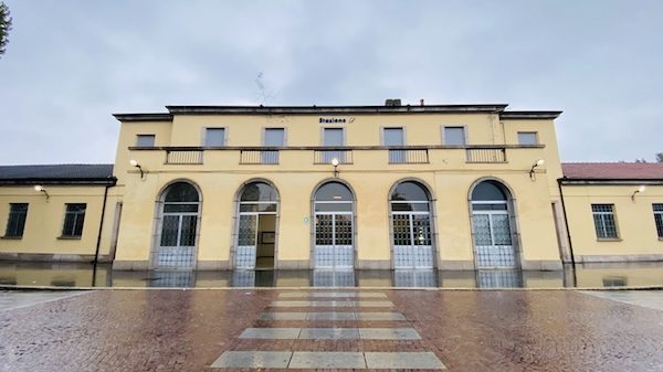 Sesto calende rapina stazione
