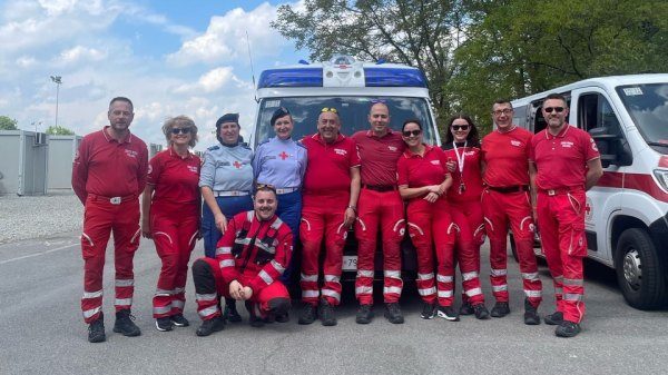 varese volontari funerali papa