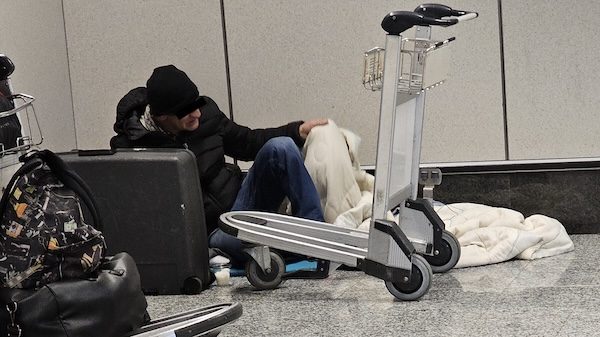 malpensa-senzatetto-allontanati-aeroporto