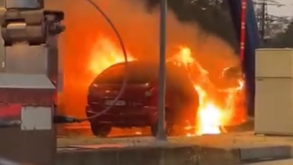 Auto fiamme casello