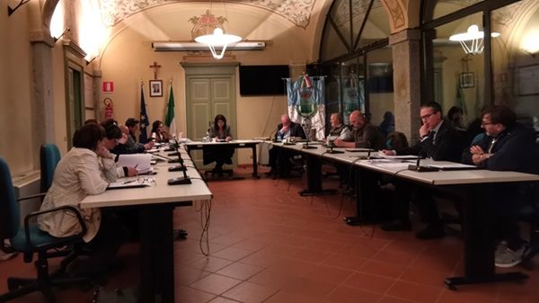 sumirago euro consiglio bagarre