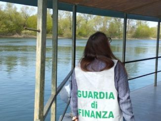 ticino casa galleggiante abusiva