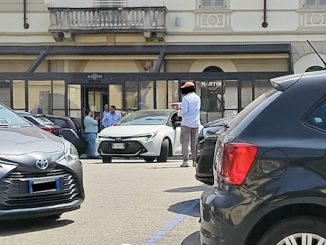 Gallarate parcheggiatore abusivo piazza