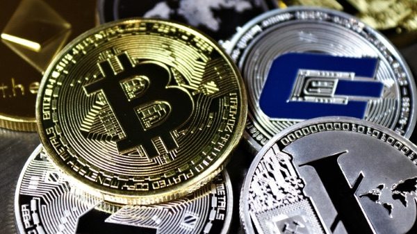 Milano finanza criptovalute sequestro