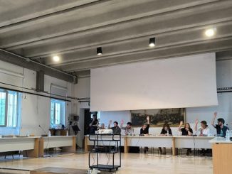 sesto protesta microfoni tollini