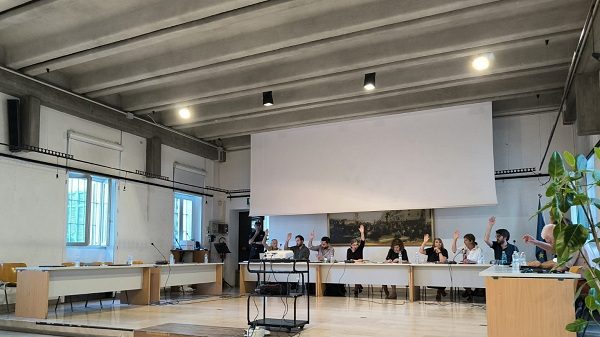 sesto protesta microfoni tollini