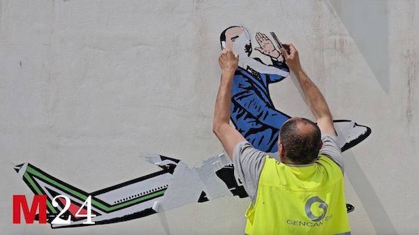 Malpensa rimosso murales berlusconi
