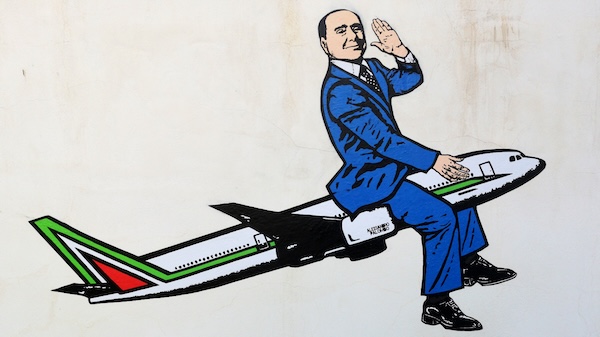 Malpensa murales silvio berlusconi