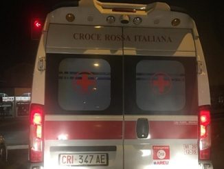 ambulanza croce rossa notte