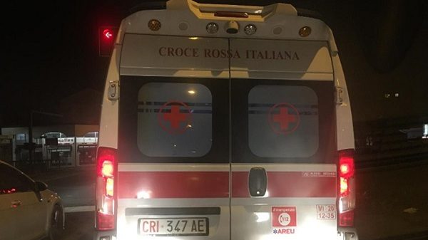 ambulanza croce rossa notte