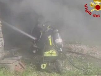 incendio viggiu auto epoca
