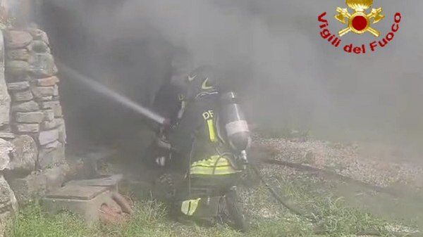 incendio viggiu auto epoca