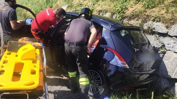 incidente sumirago auto donna