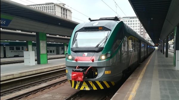 Saronno bambino treno milano