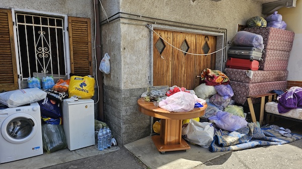 Gallarate sfratto famiglia in strada