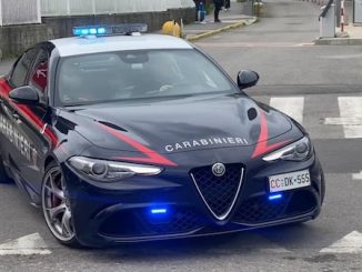 Cassano donna pedinata bar