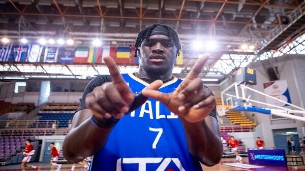 Pallacanestro Varese Elisèe Assui